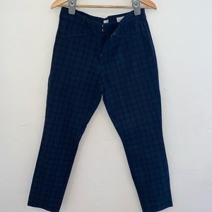Gap signature skinny ankle size 8. Blue and Green large scale plaid